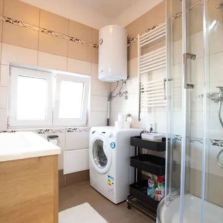 Apartment Pipi 2br With Balcony Zadar