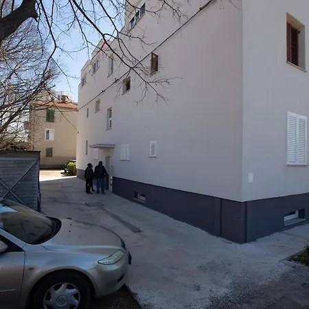 Pipi 2br With Balcony شقة