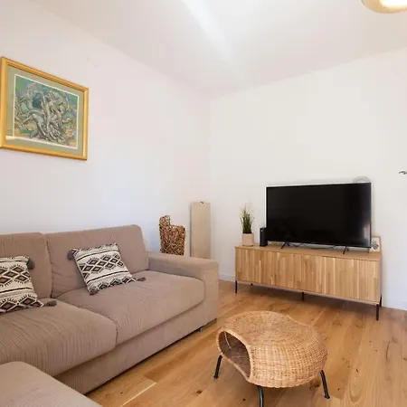 Pipi 2br With Balcony * Zadar