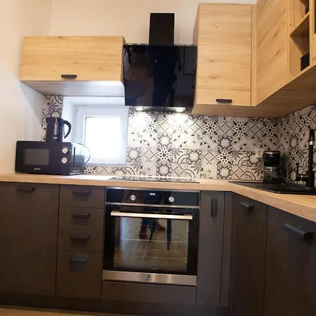 Apartment Pipi 2br With Balcony Zadar