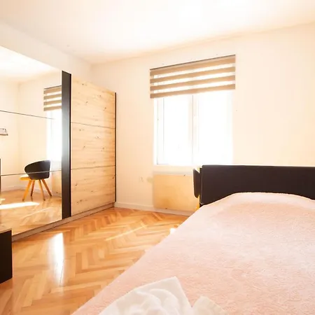 Pipi 2br With Balcony Appartement *