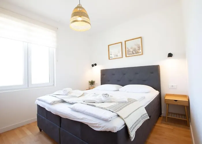 Pipi 2br With Balcony * ザダル