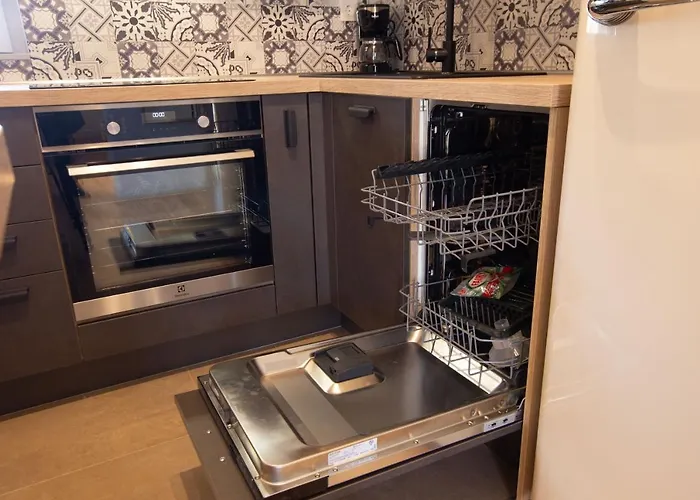 Pipi 2br With Balcony * ザダル