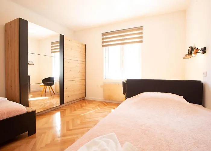 Pipi 2br With Balcony Apartament *
