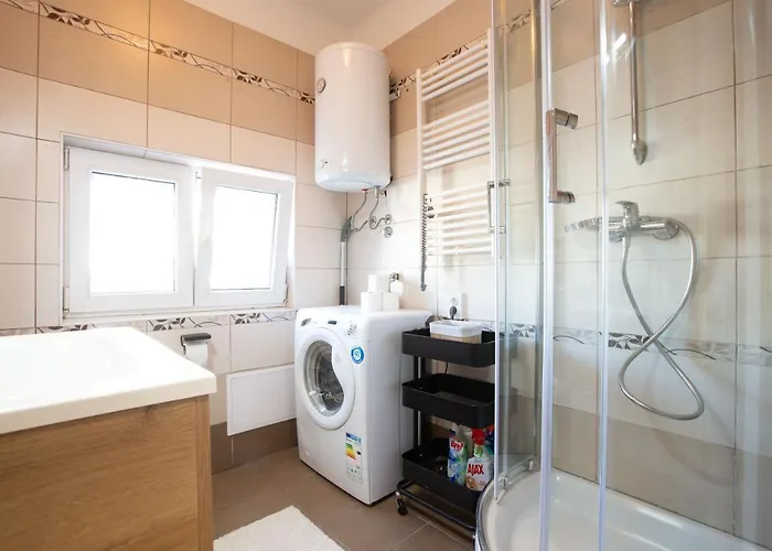 Pipi 2br With Balcony ザダル